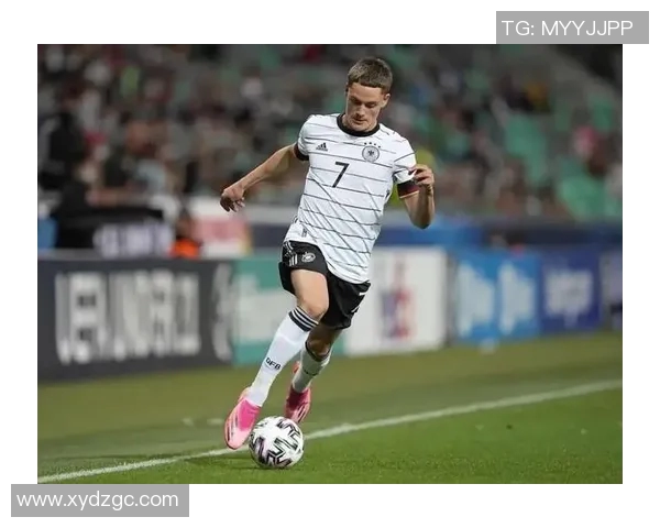 足球明星眼神瞬间大集合精彩视频回顾展现他们的激情与魅力